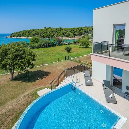 Cedar Villa *